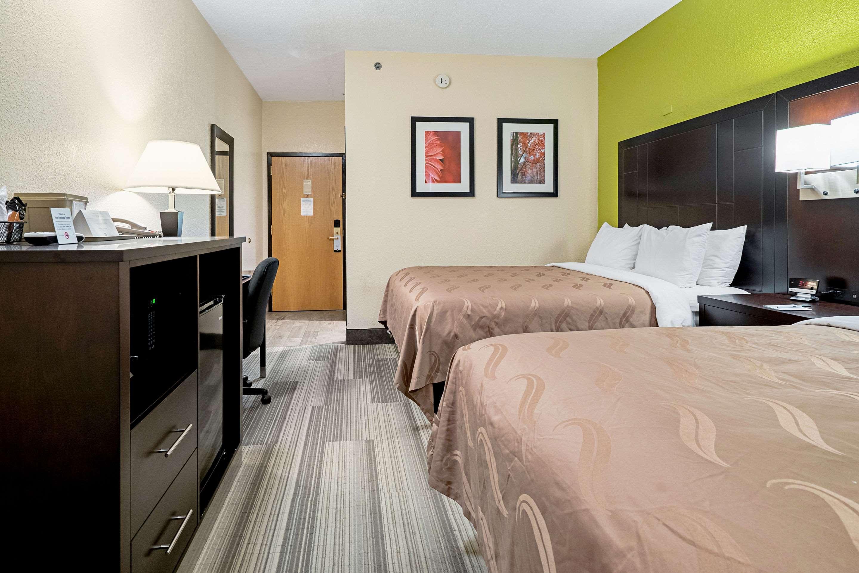 Quality & Hotel Robbinsville
