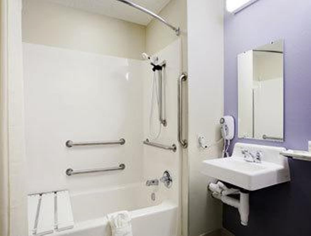 Quality & Hotel Robbinsville