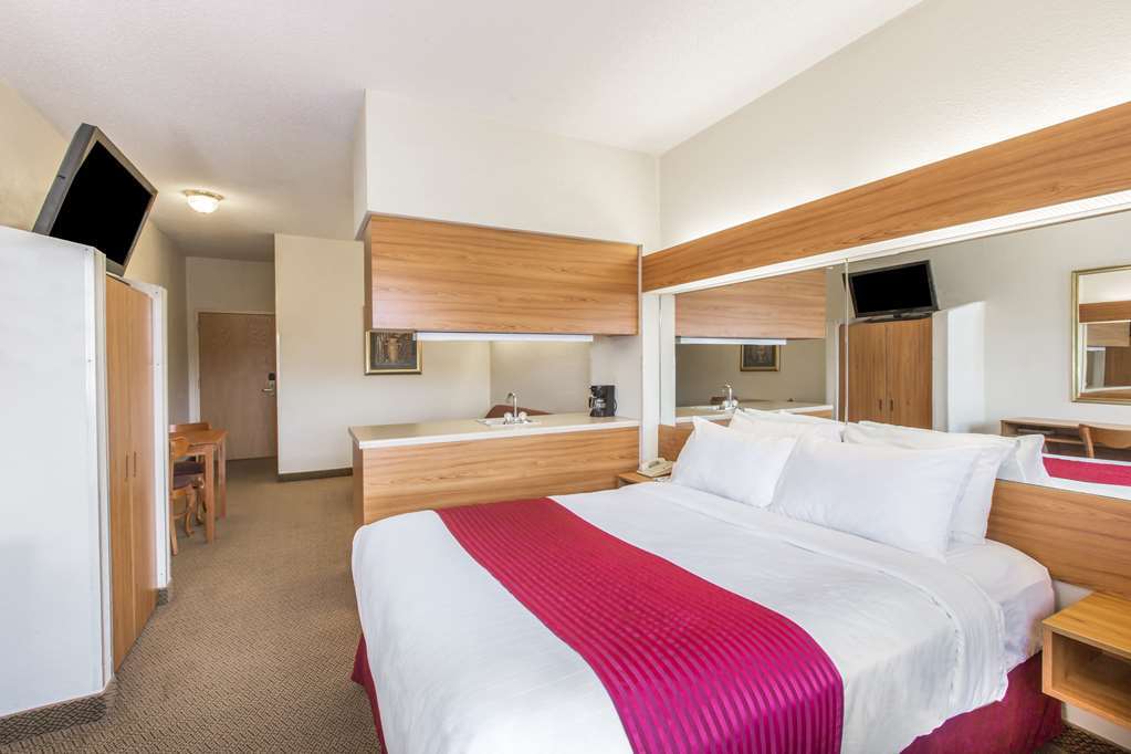 Hotel Quality & Robbinsville